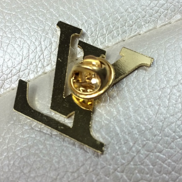 Louis Vuitton logo pin counter staff pin - - Picture 6 of 8